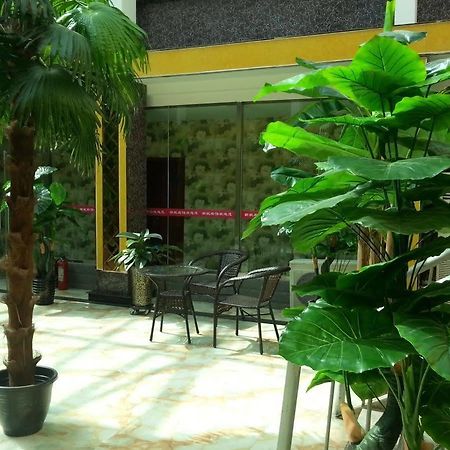 Xinhang Hotel Urumqi Extérieur photo